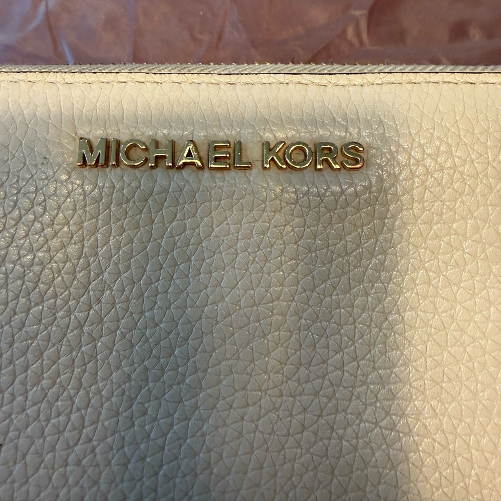MICHAEL KORS Jetset Pebbled Leather Zip Wallet in Cream with Gold Logo - Picture 4 of 9